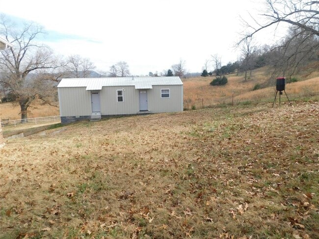 Building Photo - 1465 Country Rd