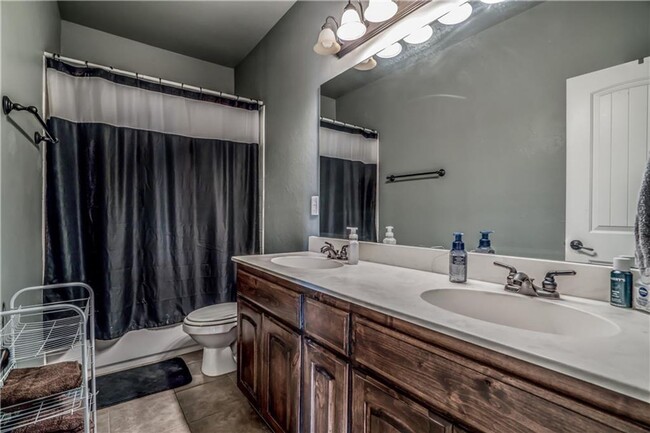 Building Photo - Deer Creek Schools + 4 bedroom + Gated Com...