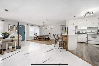 Building Photo - 2001 N 61st Ave