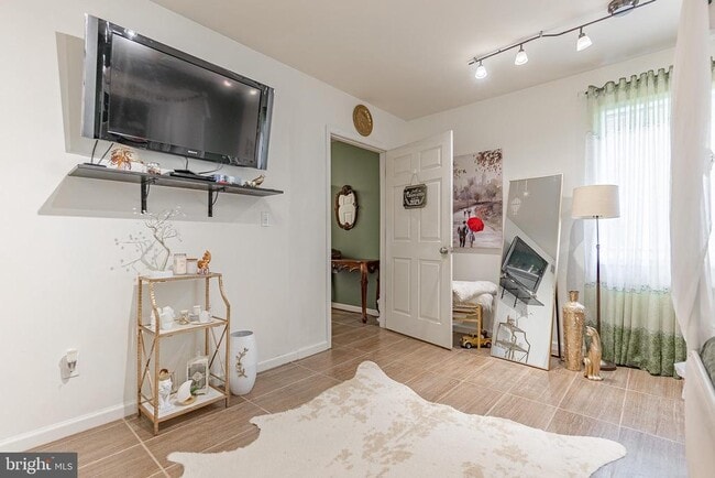 Building Photo - 321 Fountain St