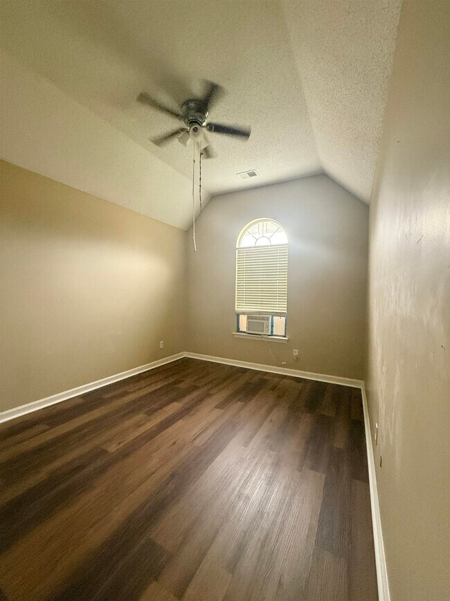 Building Photo - 951 Scofield Dr