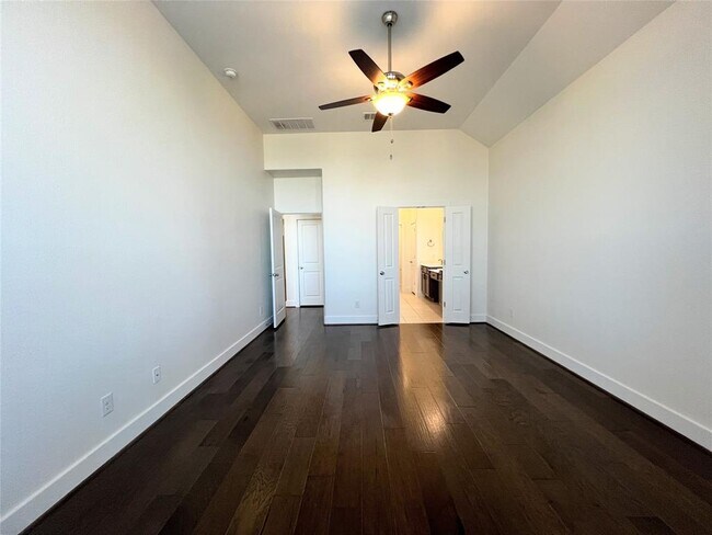 Building Photo - 6124 Teodoro Bend