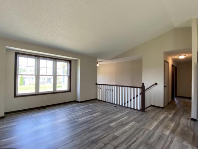 Building Photo - 2339 8th Ln SE