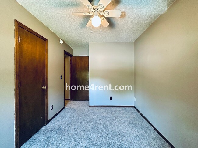 Building Photo - Spacious Liberty Home w/ an Updated Kitche...