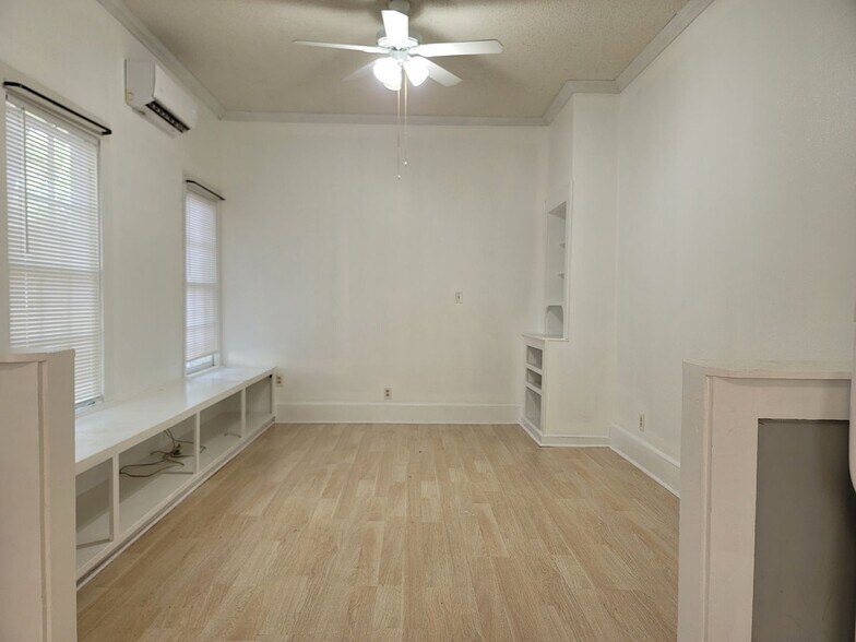 Building Photo - 1705 Austin Ave