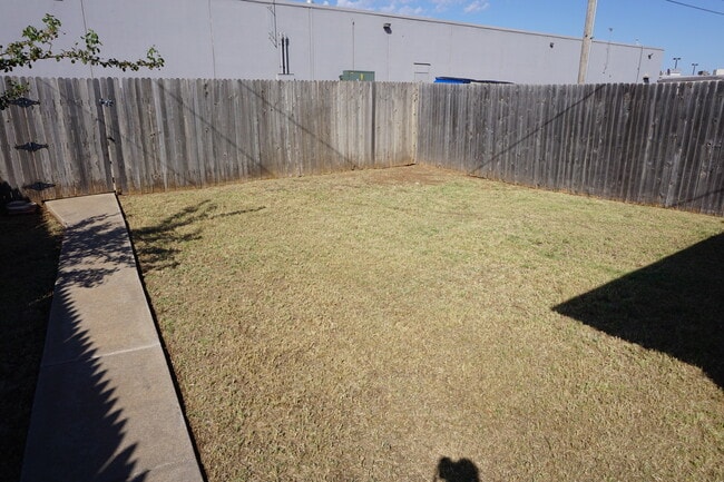 Building Photo - 6302 York Dr