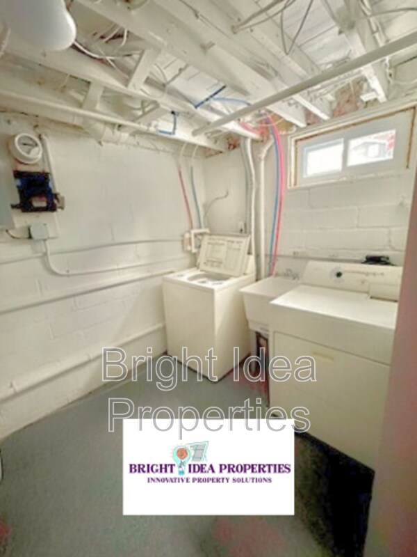 Building Photo - 5819 N 42nd Ave
