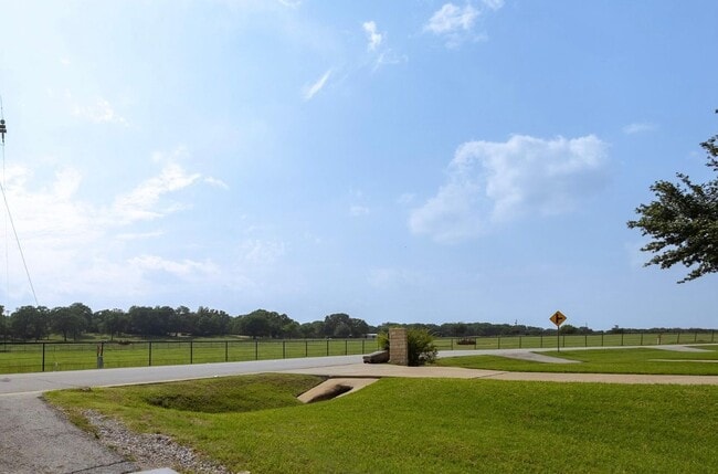 Building Photo - 3 Bed 2 Bath Home - Southlake Carroll ISD