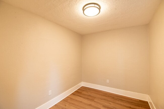 Building Photo - Newly-Remodeled 2 Bed, 1 Bath House