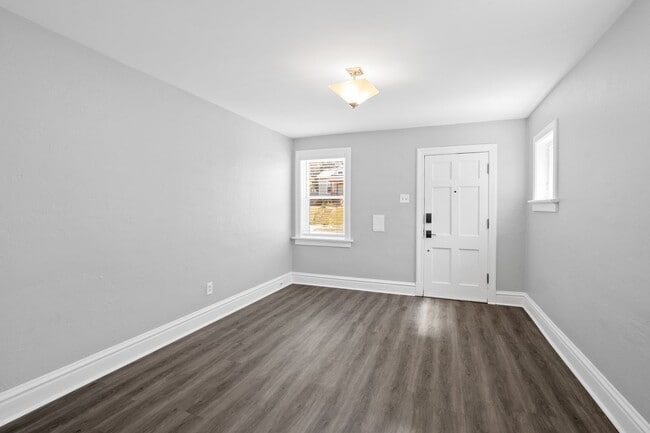 Building Photo - Flockin' Cute House