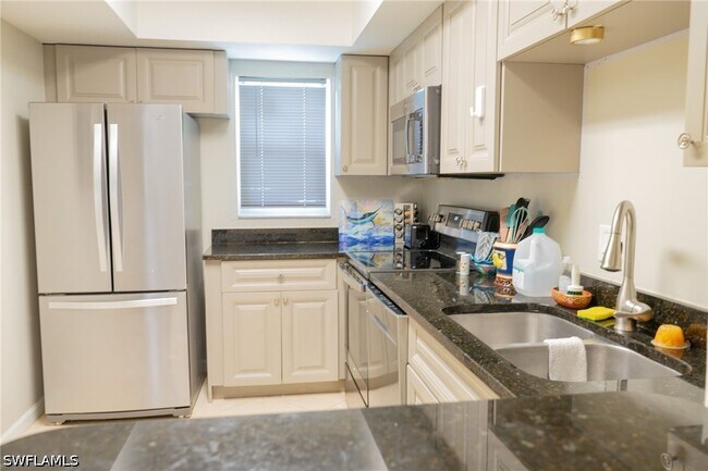 Building Photo - 27249 Pullen Ave