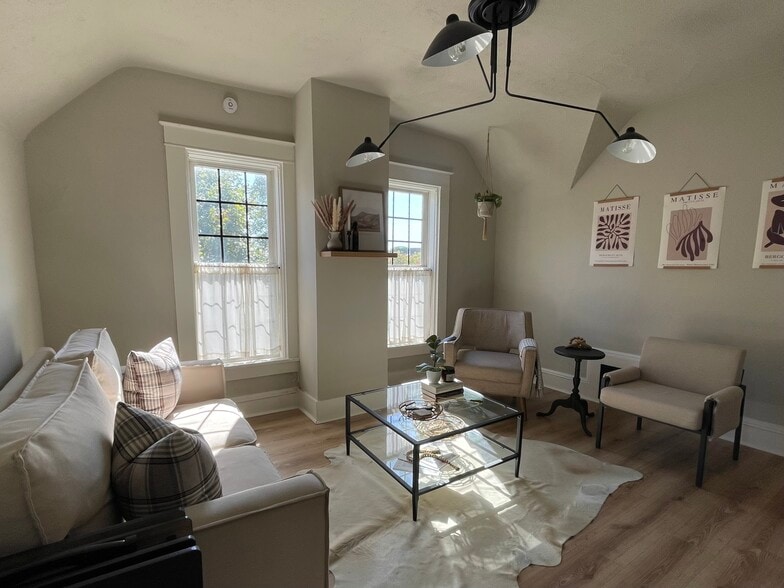 Building Photo - 502 Woodworth Ave