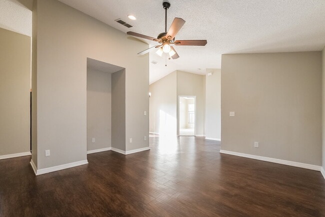 Building Photo - 70 Pine Arbor Dr