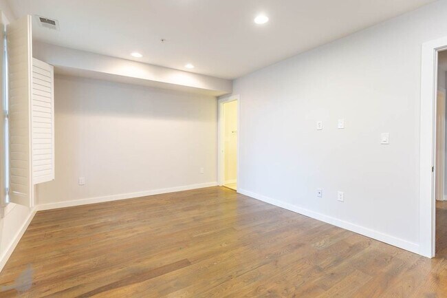Building Photo - 1330 Montello Ave NE