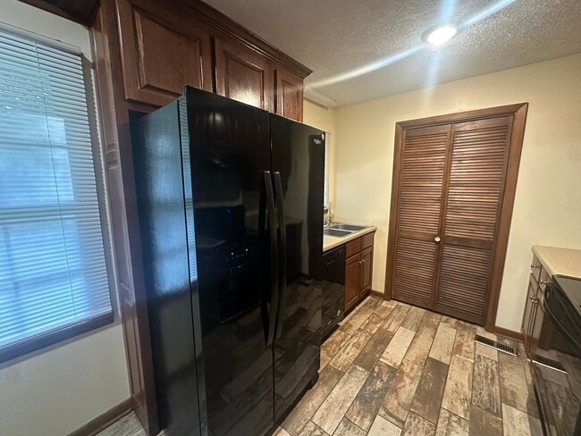 Building Photo - Charming 3 Bedroom, 2 Bathroom Home in Lenlock!