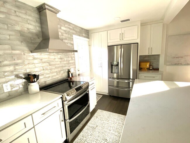 Building Photo - A Stones Throw to the Historic District