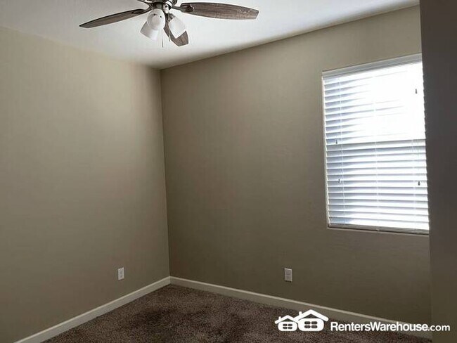 Building Photo - North Phoenix Beauty 4bed + den 3bath clos...