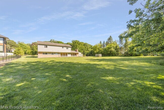 Building Photo - 6096 Darramoor Rd