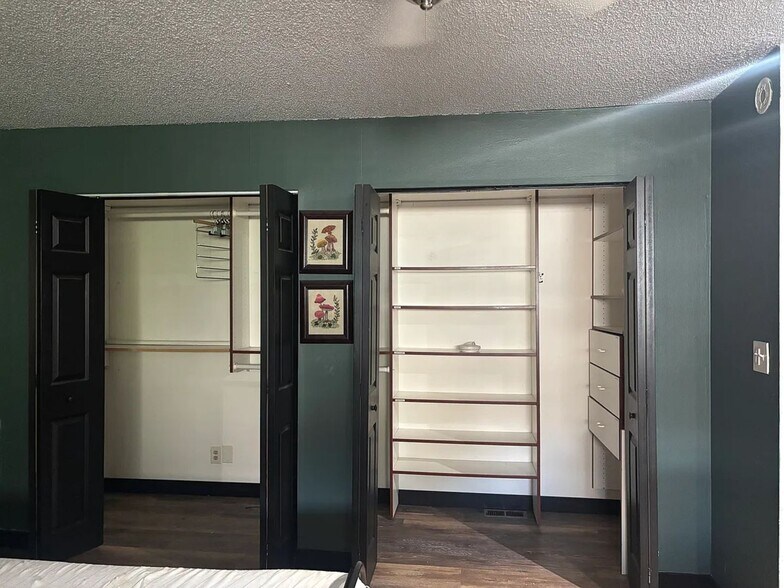 Building Photo - 5300 E Cherry Creek S Dr