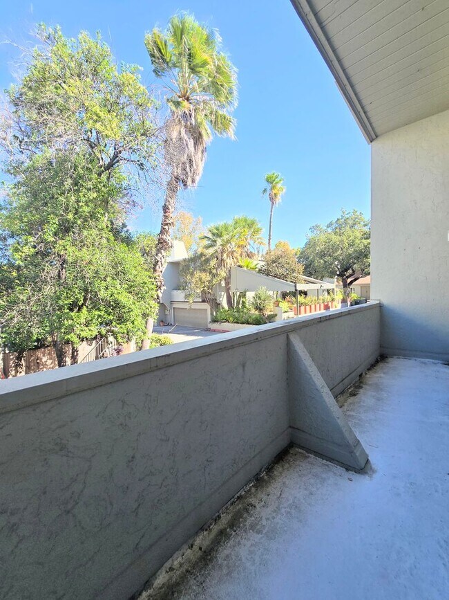 Building Photo - 3103 Eisenhauer Rd