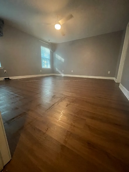 Building Photo - 221 Overcup Loop