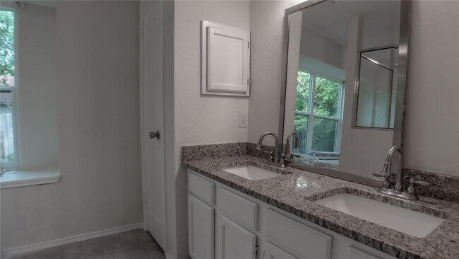 Building Photo - 6914 Trail Lake