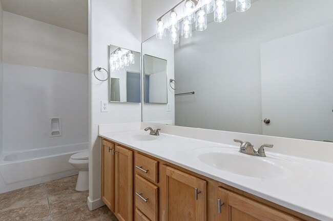 Building Photo - Move right in to your dream home!