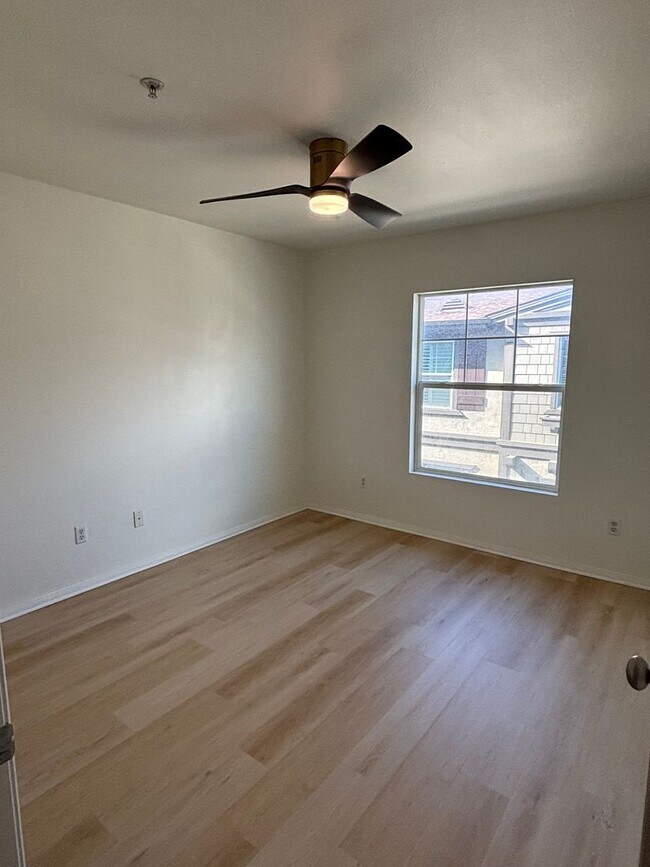 Building Photo - Move-In Ready 4 Bedroom Home Perfect for Professionals & Families