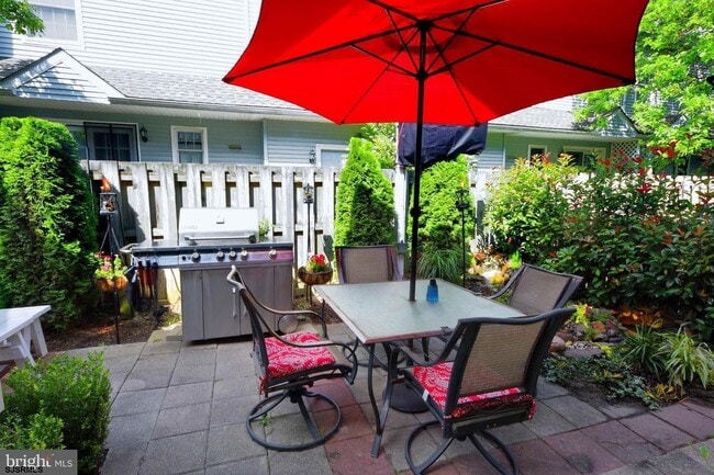 Building Photo - 10 Caravel Ct