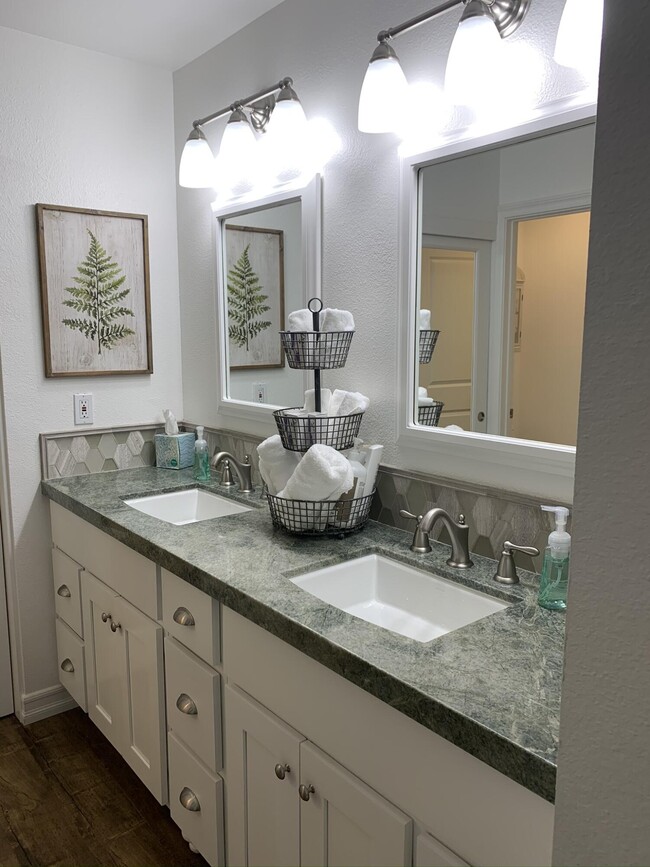 Building Photo - 55578 Southern Hill