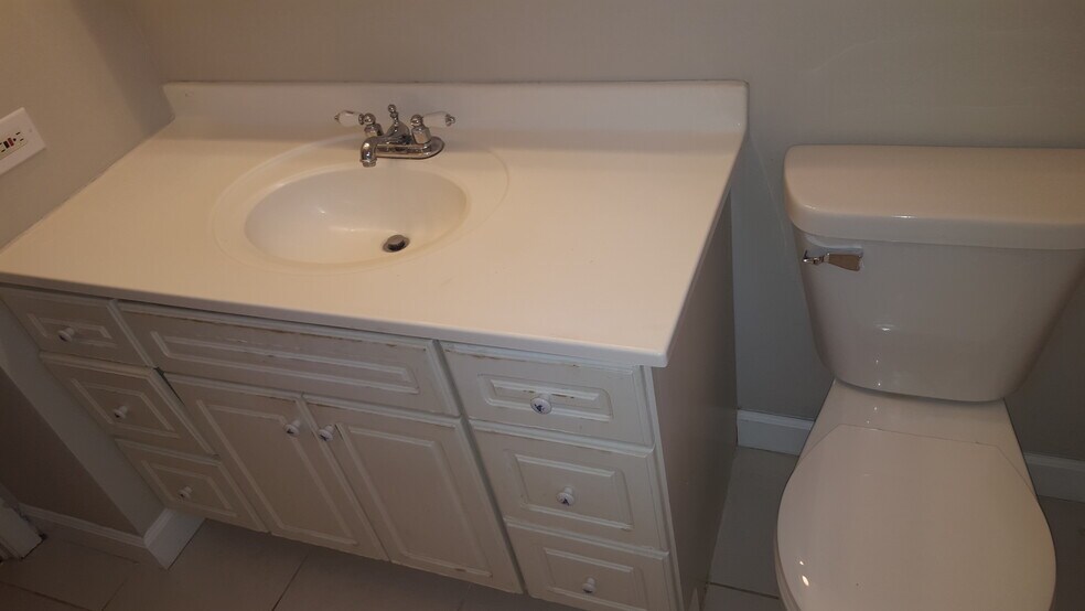 Building Photo - 2132 Rugen Rd