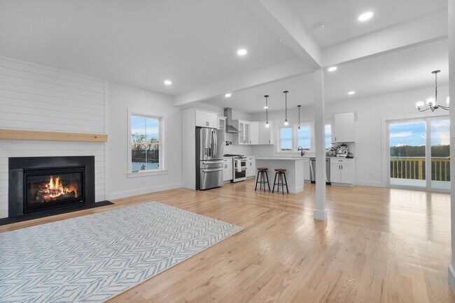Building Photo - Move In Ready: Custom-built home
