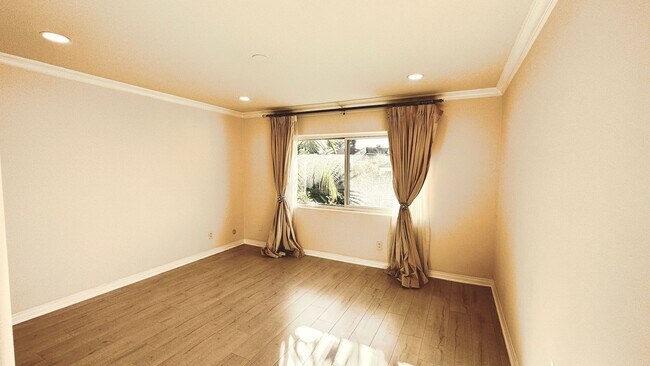 Building Photo - ABSOLUTELY STUNNING ENTERTAINER HOME (4 be...