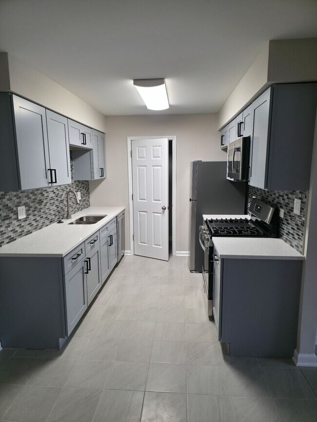 Building Photo - 412 E Bailey Rd