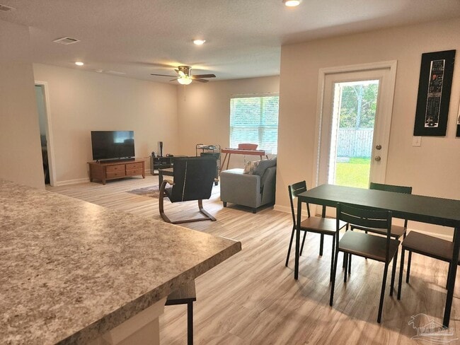Building Photo - 5379 Peach Dr