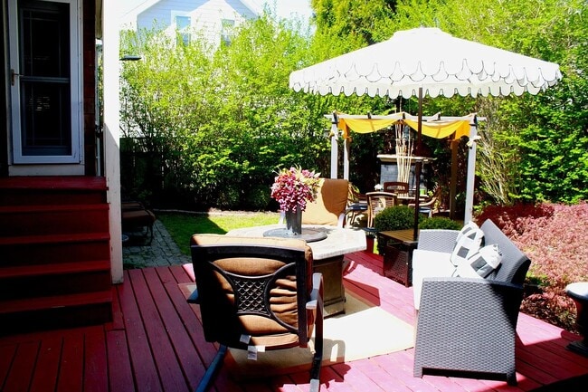 Building Photo - 68 W Narragansett Ave