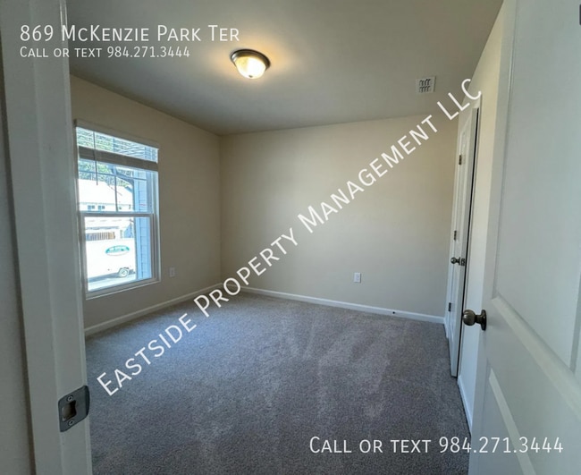 Building Photo - 869 McKenzie Pk Ter