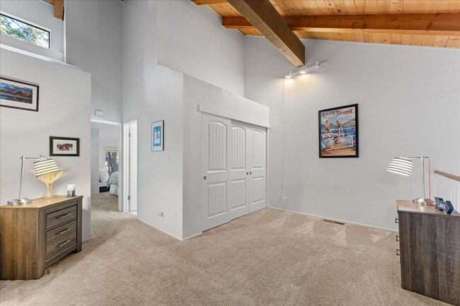 Building Photo - SKI LEASE:  Updated Townhome in Wooded, Central North Lake Location!