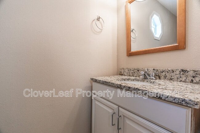 Building Photo - 2423 W Huisache Ave