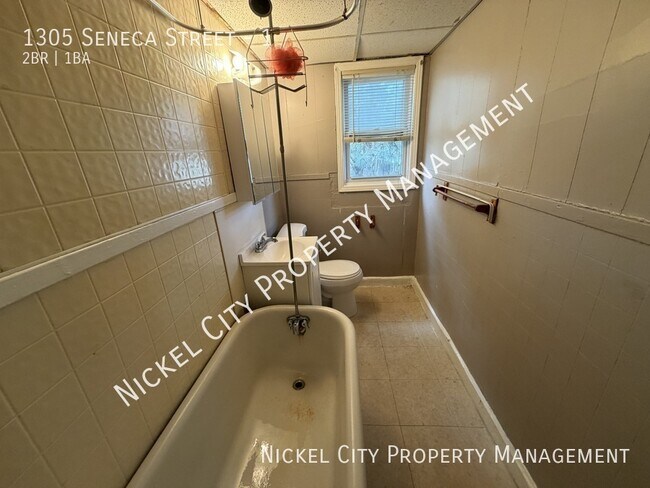 Building Photo - 1305 Seneca St