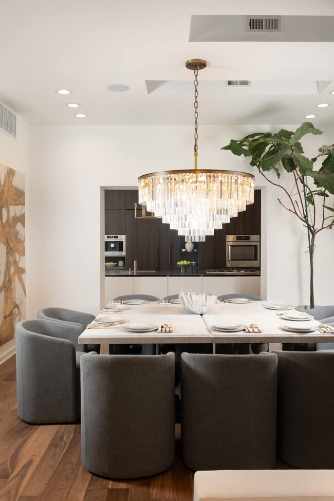 Building Photo - 22 E Elm St