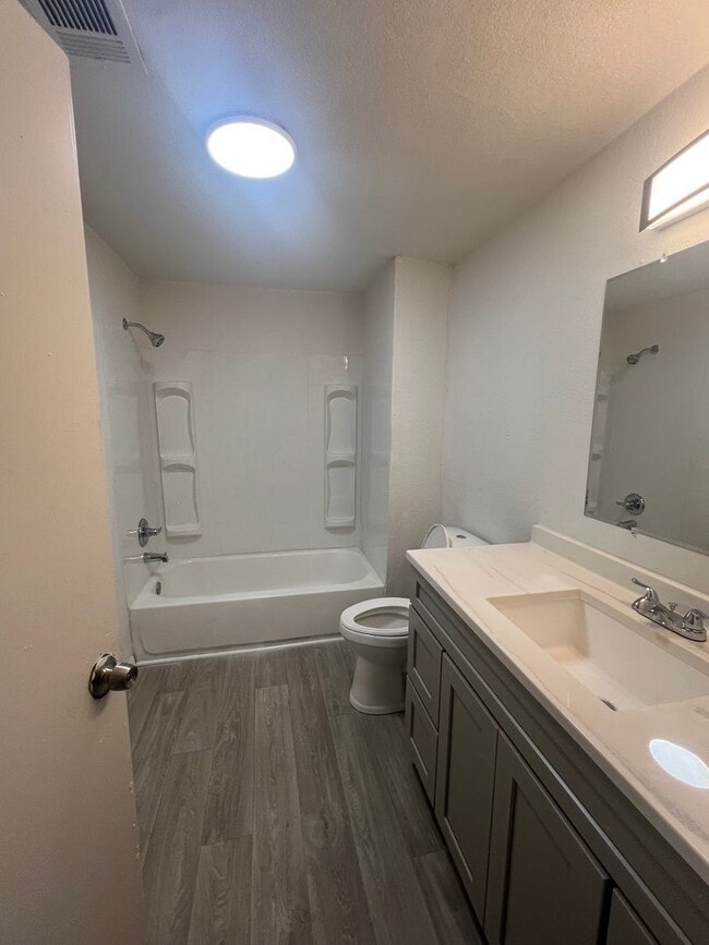 Building Photo - 3/1 Waco