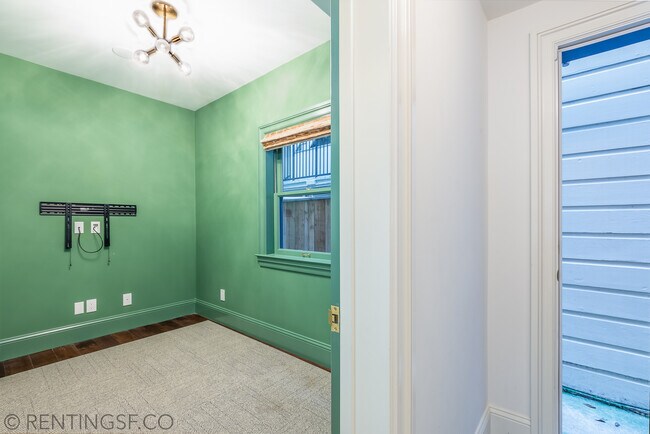 Building Photo - 2209 Steiner St