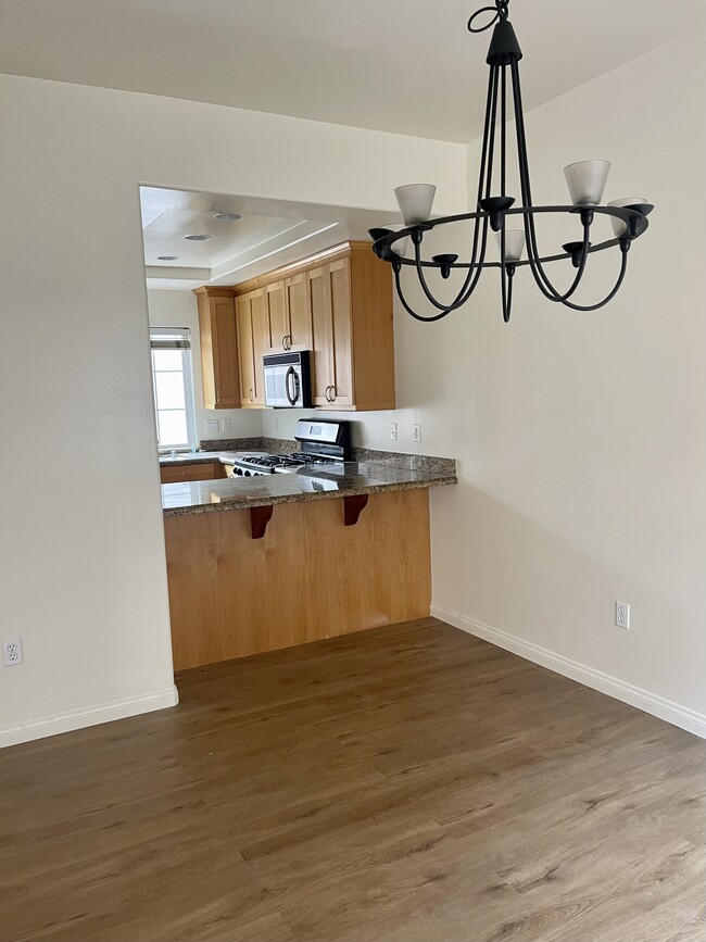Building Photo - 3953 Riviera Dr