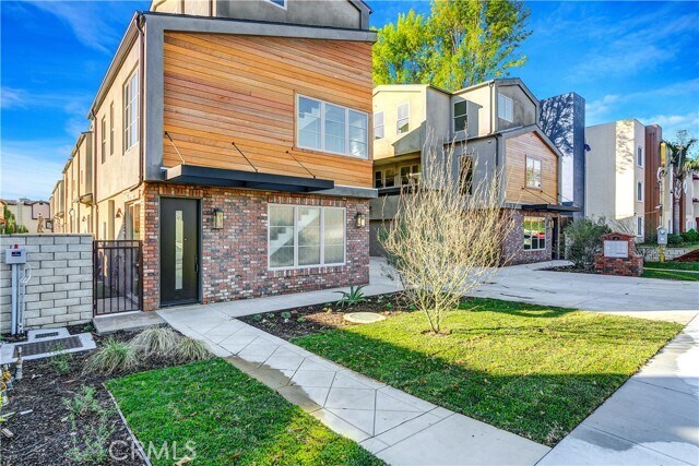 Building Photo - 530 Fano St