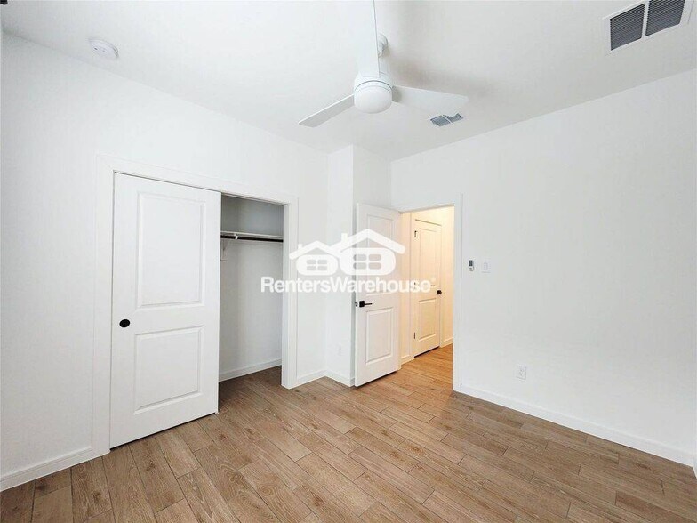 Building Photo - 8430 Bay Rdg Cir