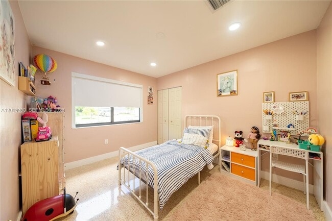 Building Photo - 17901 SW 92nd Ct