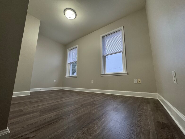 Building Photo - 414 S Augusta Ave