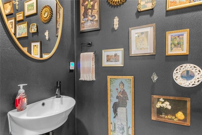 Building Photo - 2107 Branch Hill St