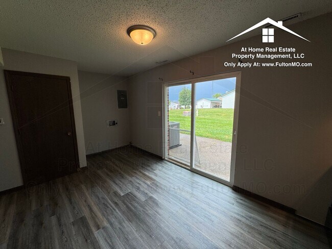 Building Photo - 533 Collier Ln